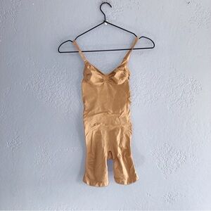 SKIMS Tan Everyday Sculpt Mid Thigh Shapewear Bodysuit Size Medium